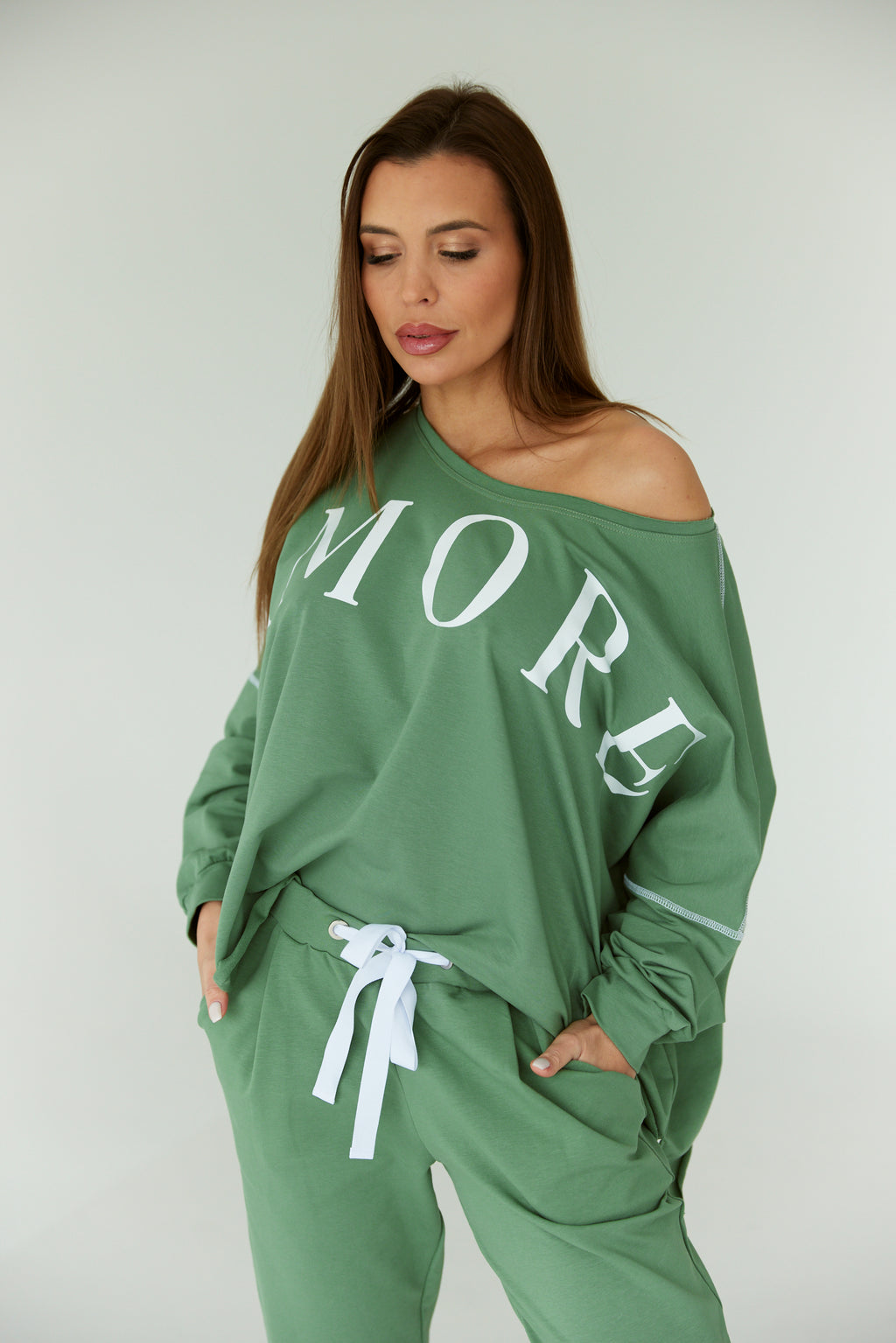 AMORE zöld melegítő