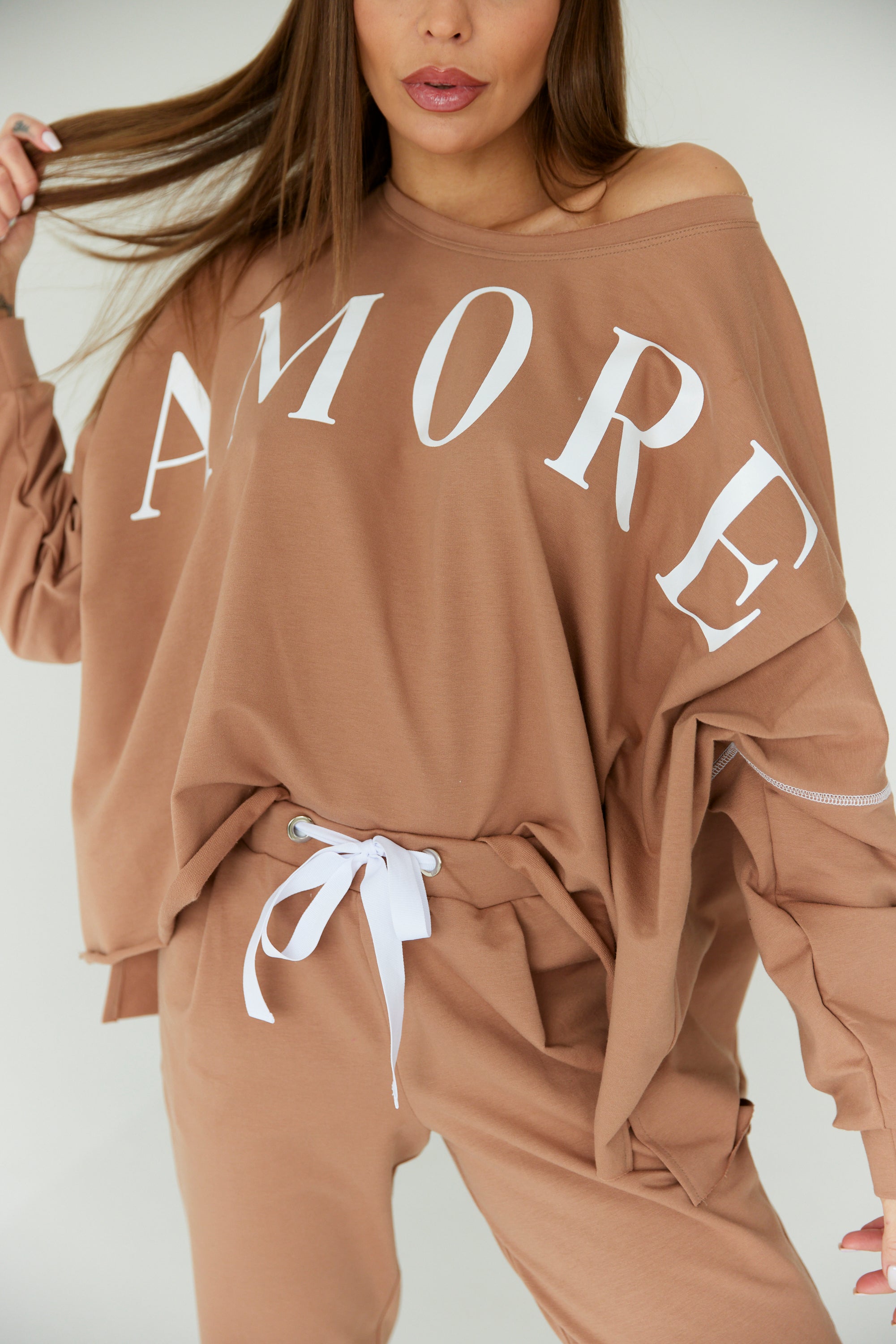 AMORE barna melegítő