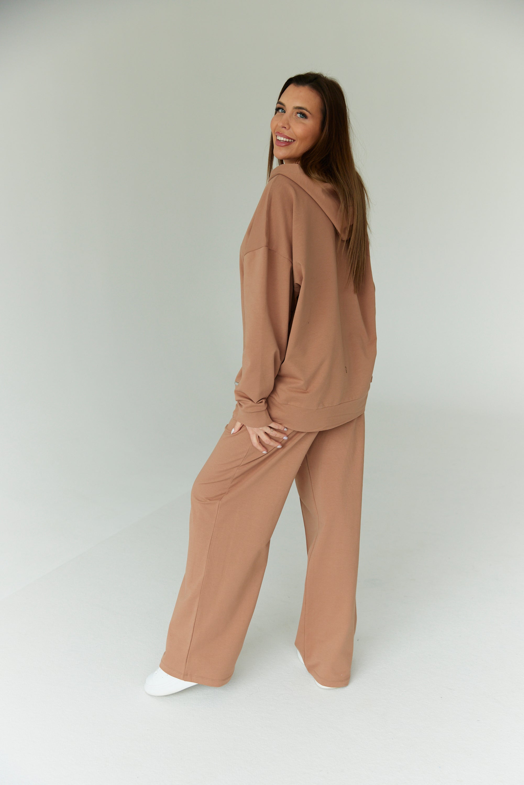 URBAN GRACE barna melegítő